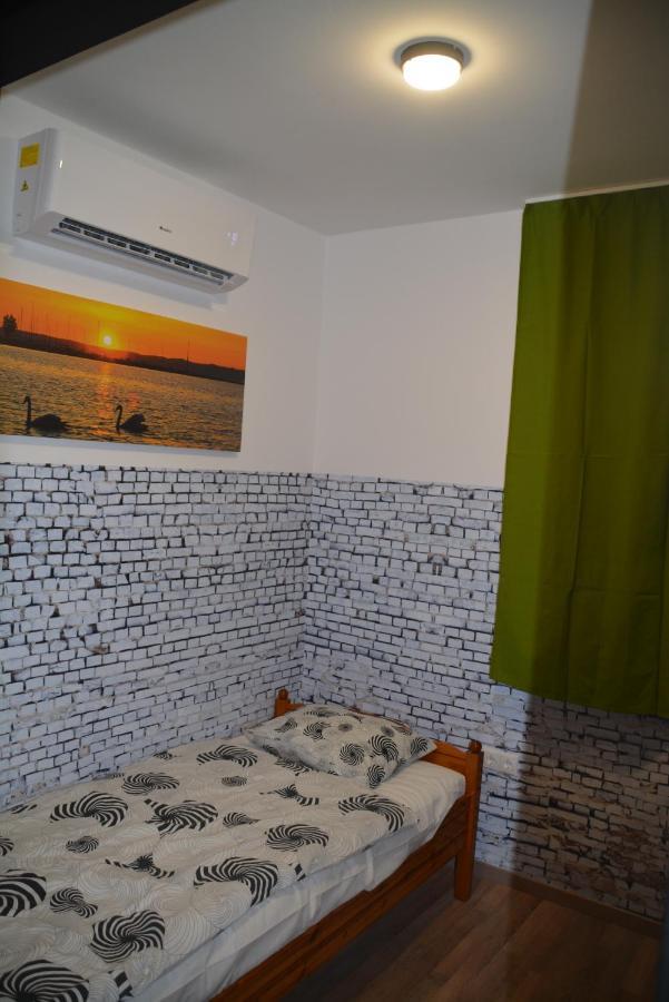 Kid Familia Panzio Balatonszarszo Bed & Breakfast エクステリア 写真