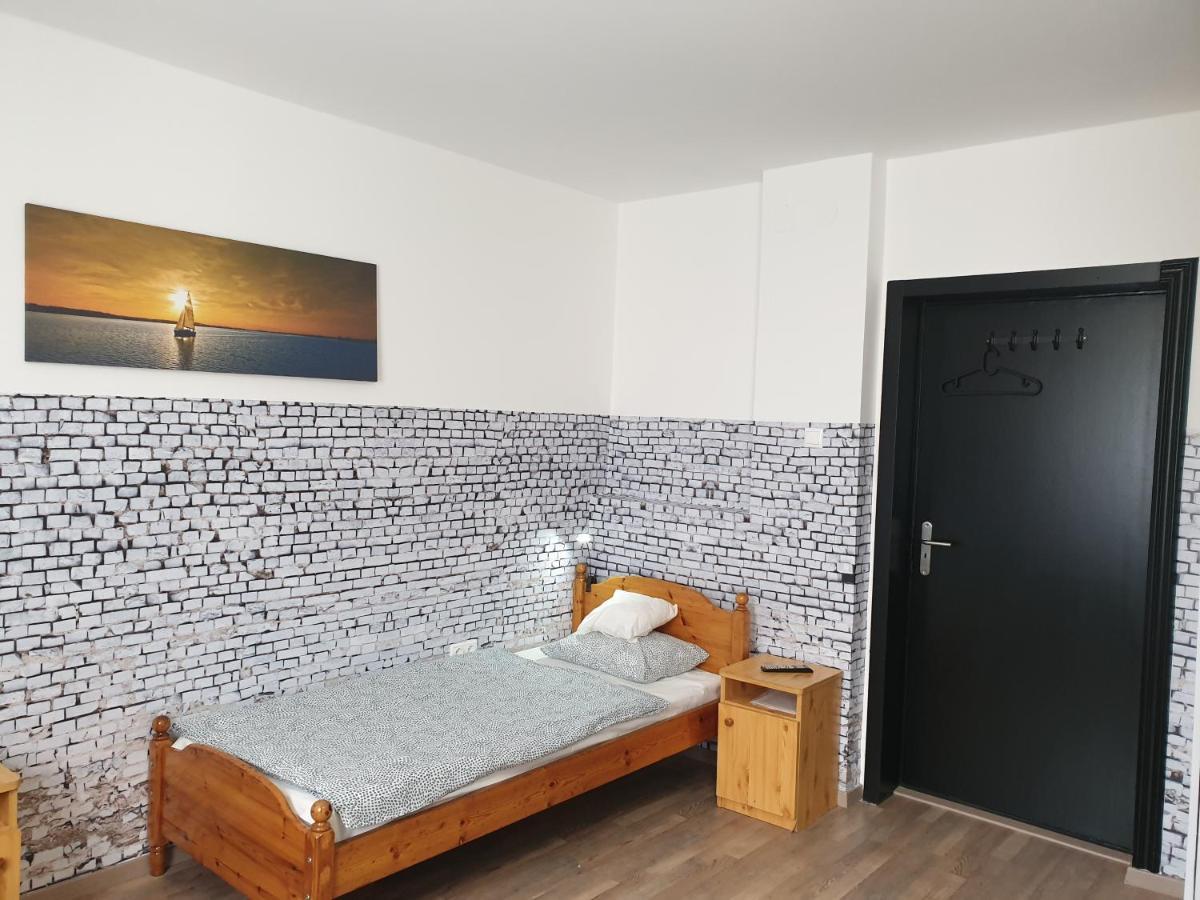 Kid Familia Panzio Balatonszarszo Bed & Breakfast エクステリア 写真