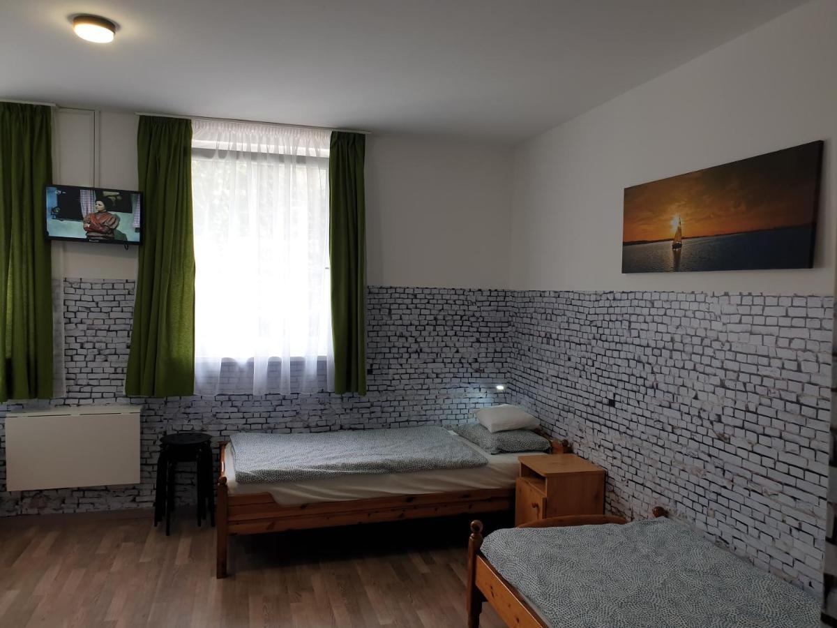 Kid Familia Panzio Balatonszarszo Bed & Breakfast エクステリア 写真